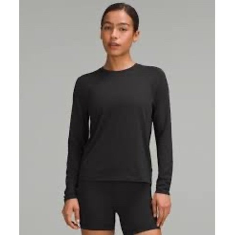 Lululemon‎ Black Long Sleeve Athletic Top Women Size S Designed in Vancouver